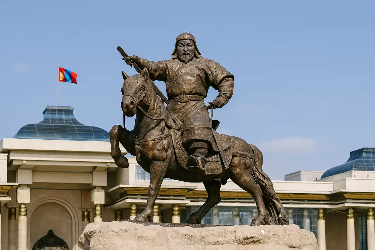 A photo of the large statue of Genghis Khan in Sükhbaatar Square, Ulaanbaatar.