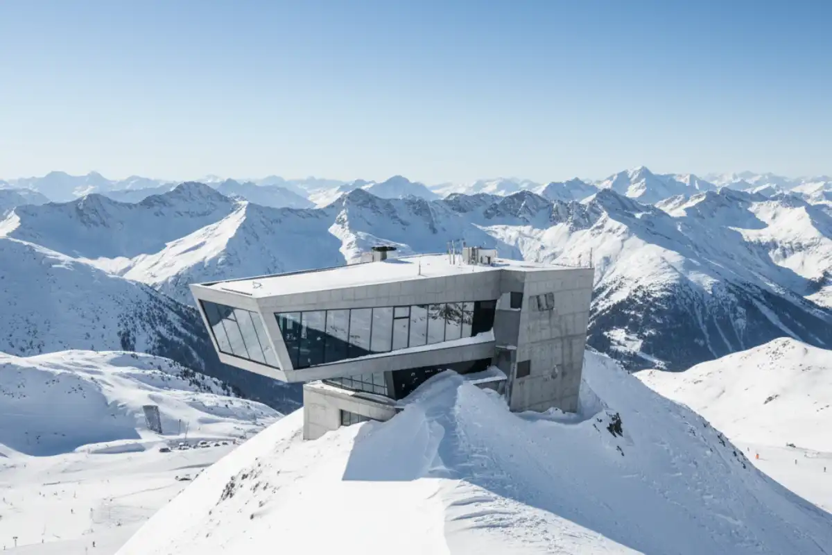 A view of the modern, architectural 007 Elements cinematic installation building at the top of the Gaislachkogl mountain.