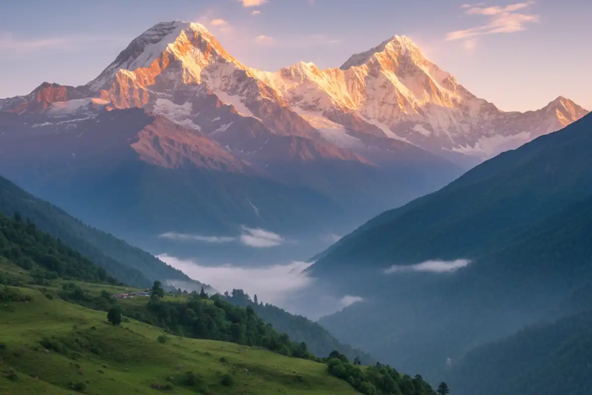 Nepal’s Spring Trails: Himalayan Treks and Mountain Sunrises